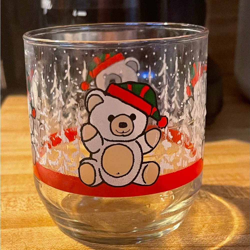 4-Vintage Libbey Winter Holiday 4” High Teddy Bear Snow Drinking Glasses $30.00